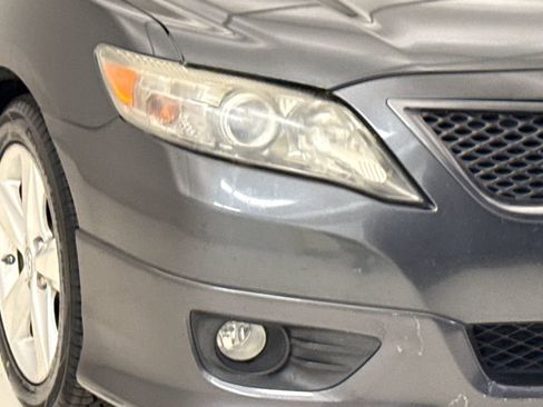 Used 2010 Toyota Camry SE FWD image 5