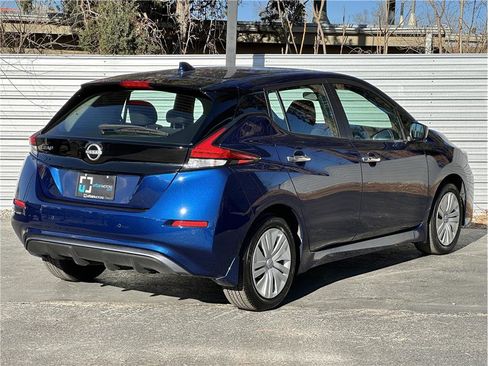 Used 2025 Nissan Leaf S image 10