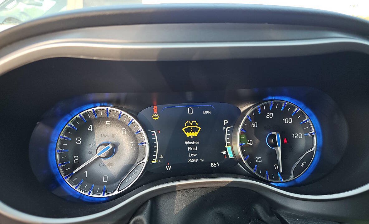 Used 2026 Chrysler Pacifica Select FWD image 4