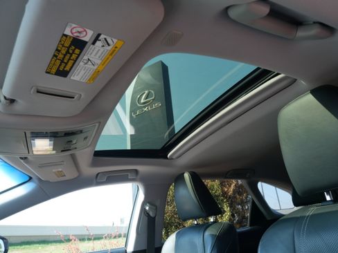 Used 2019 Lexus RX 350L Luxury image 10