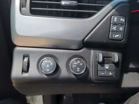 Used 2015 Chevrolet Tahoe LTZ AWD/4WD image 21