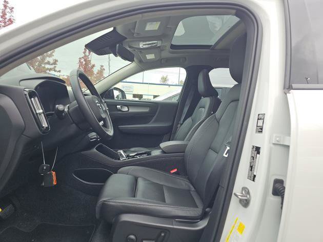 Used 2026 Volvo XC40 B5 Plus AWD/4WD image 9