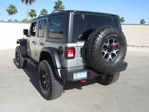 Used 2019 Jeep Wrangler Unlimited Rubicon w/ Cold Weather Group AWD/4WD image 6