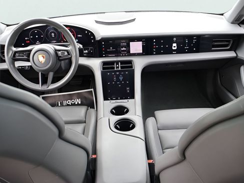 Used 2020 Porsche Taycan 4S image 18