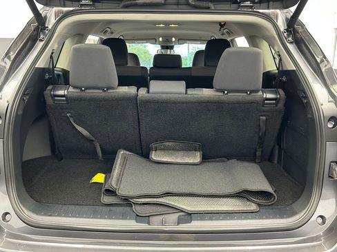 Used 2024 Toyota Highlander LE image 62