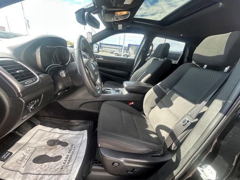 Used 2018 Jeep Grand Cherokee Laredo image 15