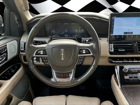 Used 2022 Lincoln Navigator Reserve image 3