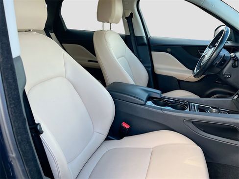Used 2017 Jaguar F-PACE Premium image 29