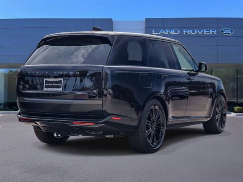 New 2026 Land Rover Range Rover SE image 4