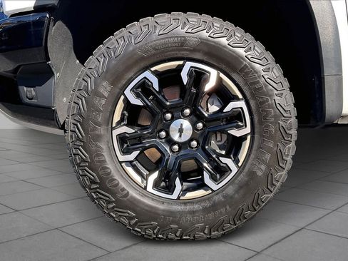 Used 2023 Chevrolet Silverado 1500 ZR2 w/ Technology Package image 9