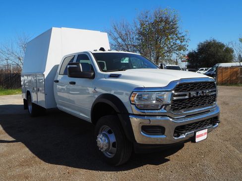 New 2024 RAM 5500 Tradesman w/ Chrome Appearance Group image 4