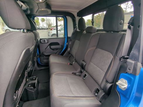 Used 2024 Jeep Gladiator Mojave AWD/4WD image 15