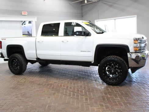 Used 2017 Chevrolet Silverado 2500 LT AWD/4WD image 20