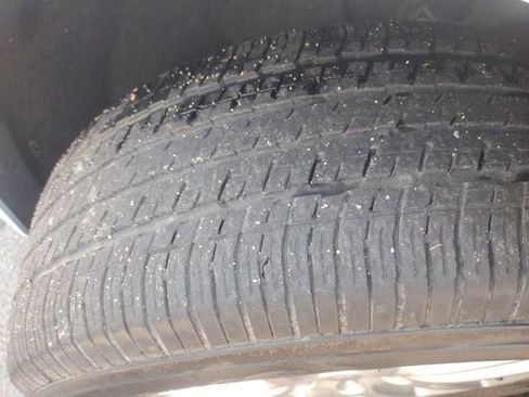 Used 2024 Chrysler Pacifica Touring-L image 29