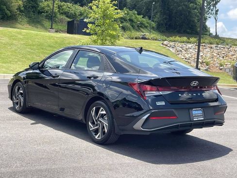 Used 2025 Hyundai Elantra Sport FWD image 5
