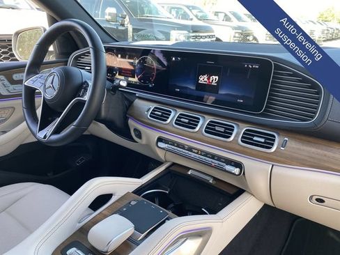 Used 2025 Mercedes-Benz GLS 450 4MATIC image 15