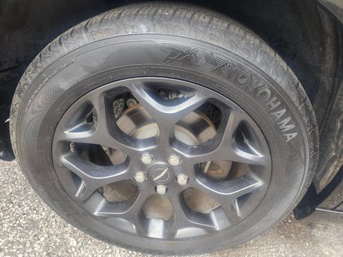 Used 2019 Chrysler 300 S AWD/4WD image 12