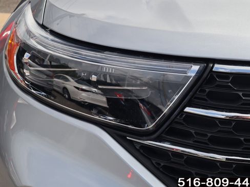 Used 2022 Ford Explorer XLT w/ Equipment Group 202A image 12