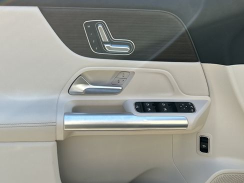 Certified 2025 Mercedes-Benz GLA 250 image 17