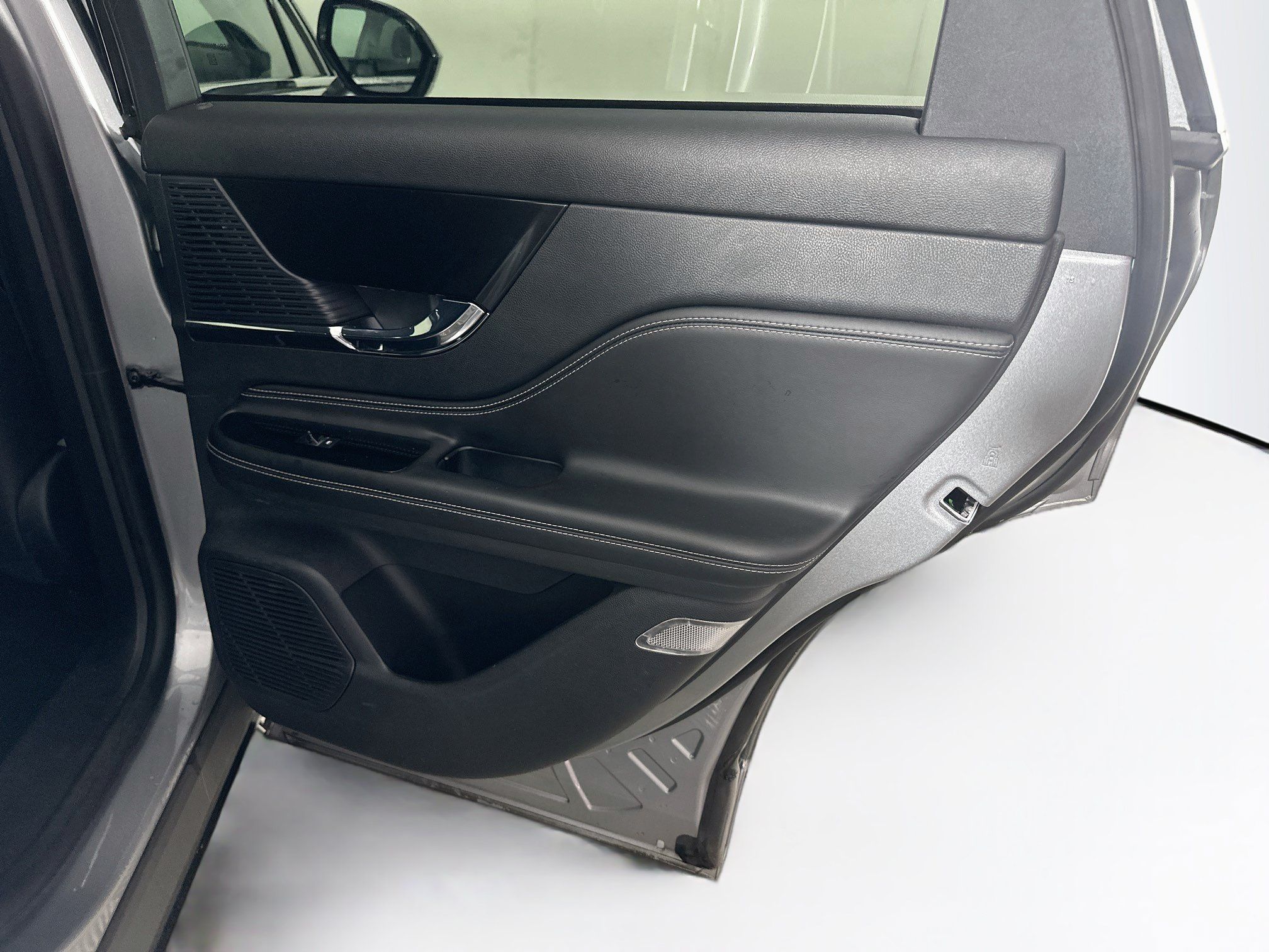 Used 2021 Lincoln Corsair FWD image 30