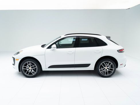 Used 2022 Porsche Macan image 2