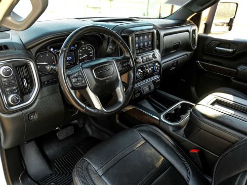 Used 2022 GMC Sierra 3500 Denali w/ Denali Ultimate Package AWD/4WD image 3