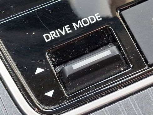 Certified 2025 Toyota Sienna XLE FWD image 26