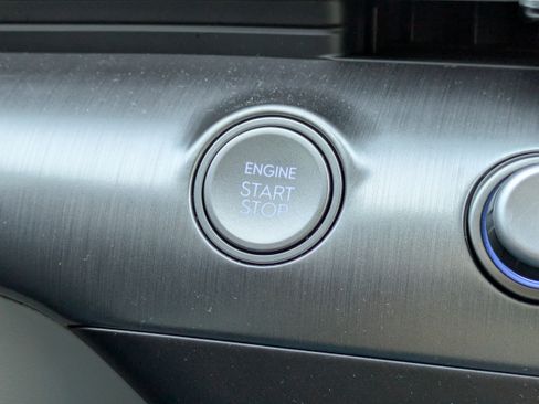 Certified 2025 Hyundai Kona SE image 28