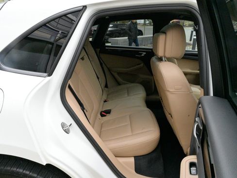 Used 2020 Porsche Macan image 47