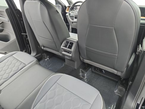 New 2026 Volkswagen Tiguan SEL R-Line image 11