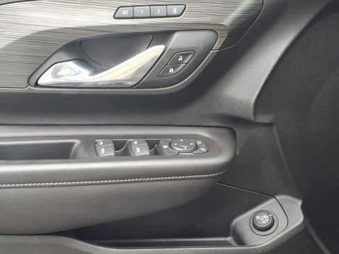 Used 2023 GMC Terrain SLT image 23