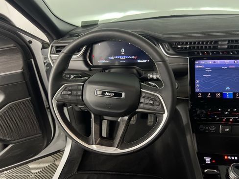 Used 2024 Jeep Grand Cherokee L Limited w/ Luxury Tech Group II image 18