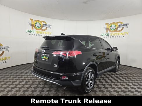 Used 2018 Toyota RAV4 XLE AWD/4WD image 8