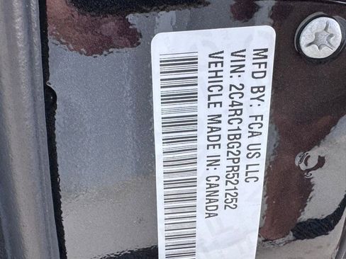 Used 2023 Chrysler Pacifica Touring-L FWD image 45