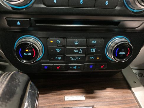 Used 2016 Ford F150 Lariat w/ Equipment Group 502A Luxury AWD/4WD image 32