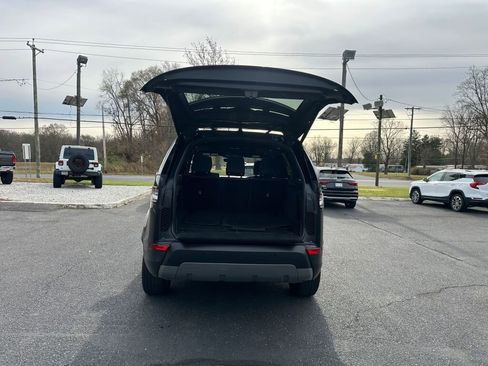 Used 2020 Land Rover Discovery SE image 31