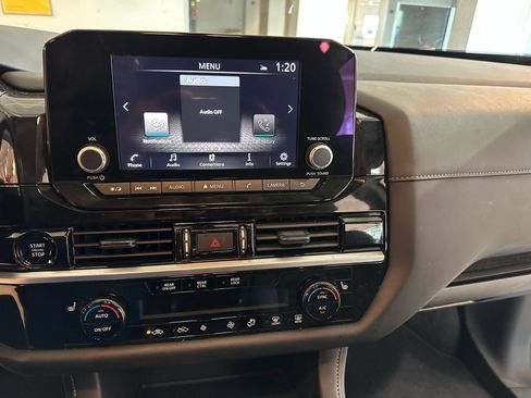 Used 2025 Nissan Pathfinder SV AWD/4WD image 17