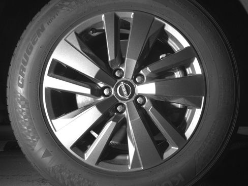 Used 2025 Nissan Pathfinder SV image 13