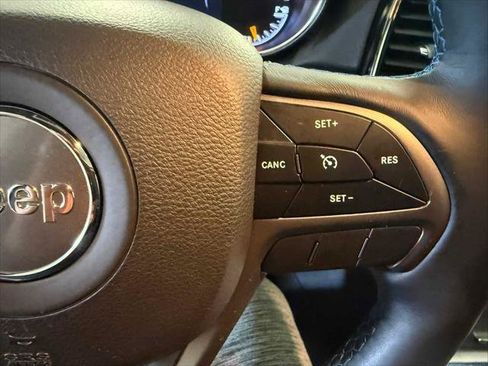 Certified 2019 Jeep Grand Cherokee Laredo AWD/4WD image 31