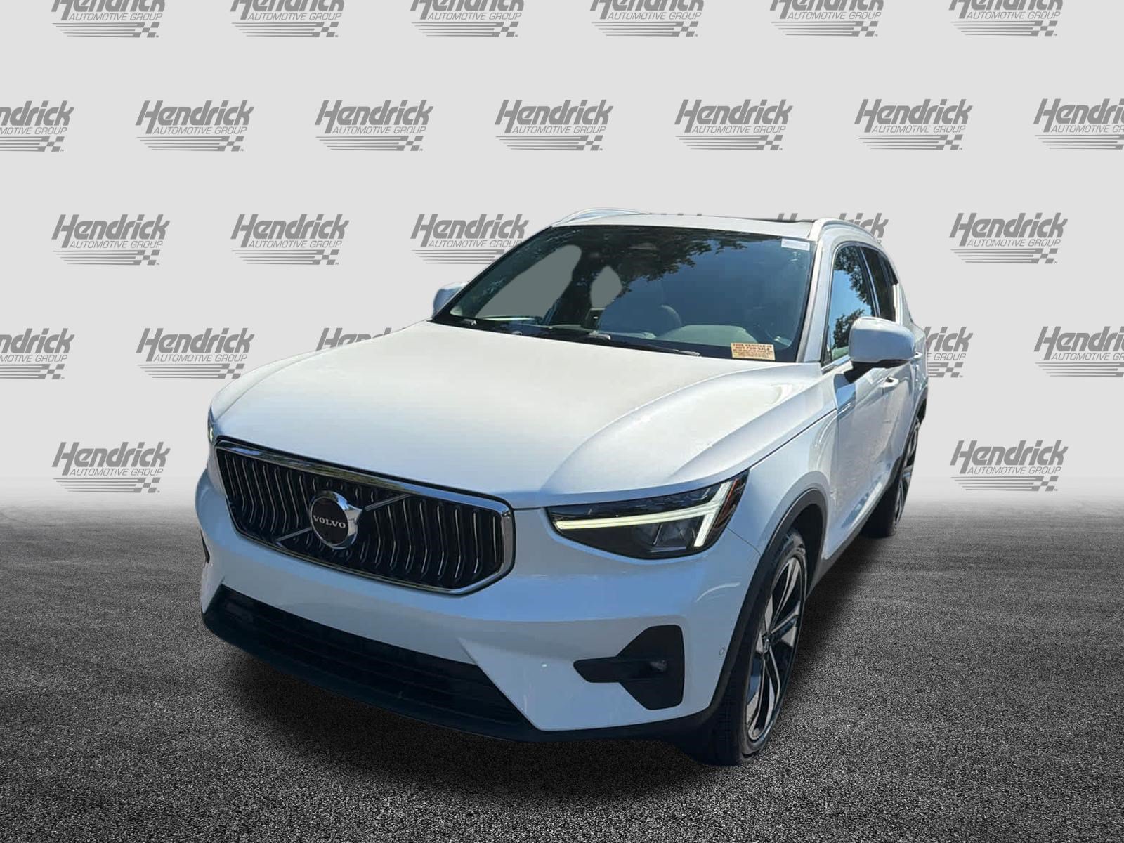 Used 2023 Volvo XC40 B5 Plus w/ Protection Package Premier AWD/4WD image 7