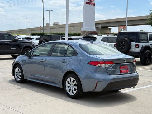 Used 2025 Toyota Corolla LE w/ Carpet Mat Package (TMS) FWD image 4