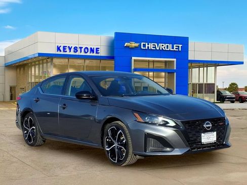Used 2024 Nissan Altima 2.5 SR FWD image 1