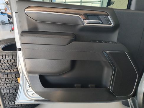 Used 2025 Chevrolet Silverado 1500 LT image 8