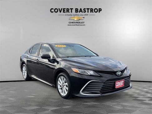 Used 2021 Toyota Camry LE image 7