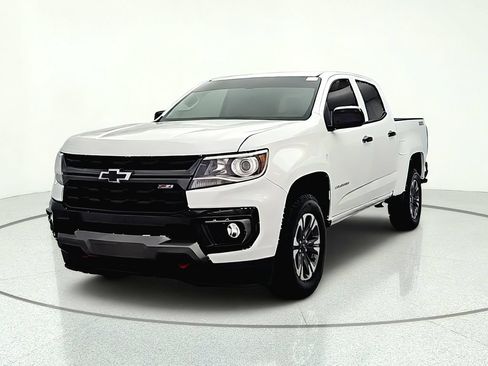Used 2021 Chevrolet Colorado Z71 AWD/4WD image 2