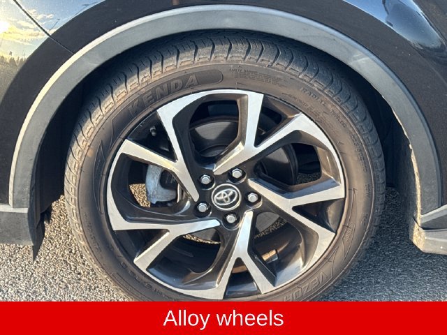 Used 2019 Toyota C-HR XLE FWD image 29
