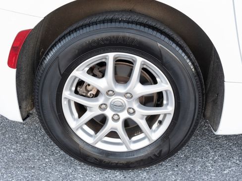 Used 2024 Chrysler Pacifica Touring-L image 46