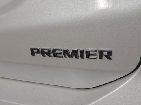 Used 2021 Chevrolet Equinox Premier image 17