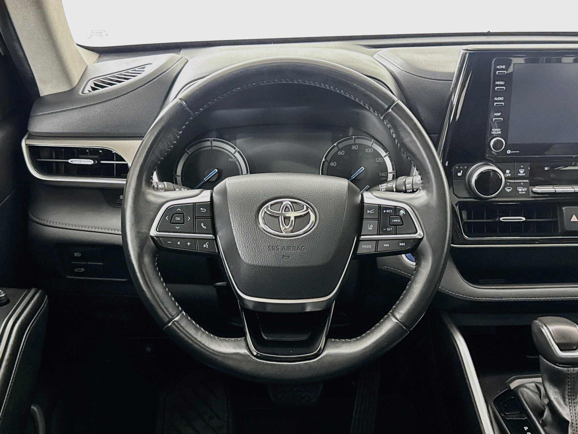 Used 2021 Toyota Highlander XLE AWD/4WD image 4