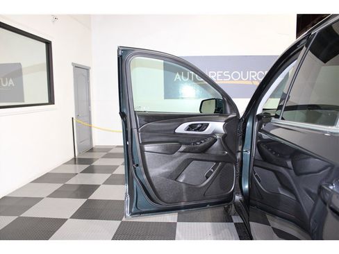 Used 2021 Chevrolet Traverse LT image 11